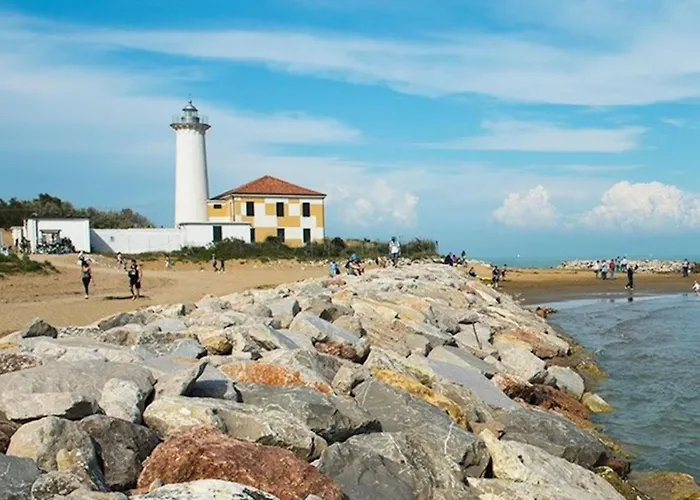 Spacious With Large Balcony شقة *